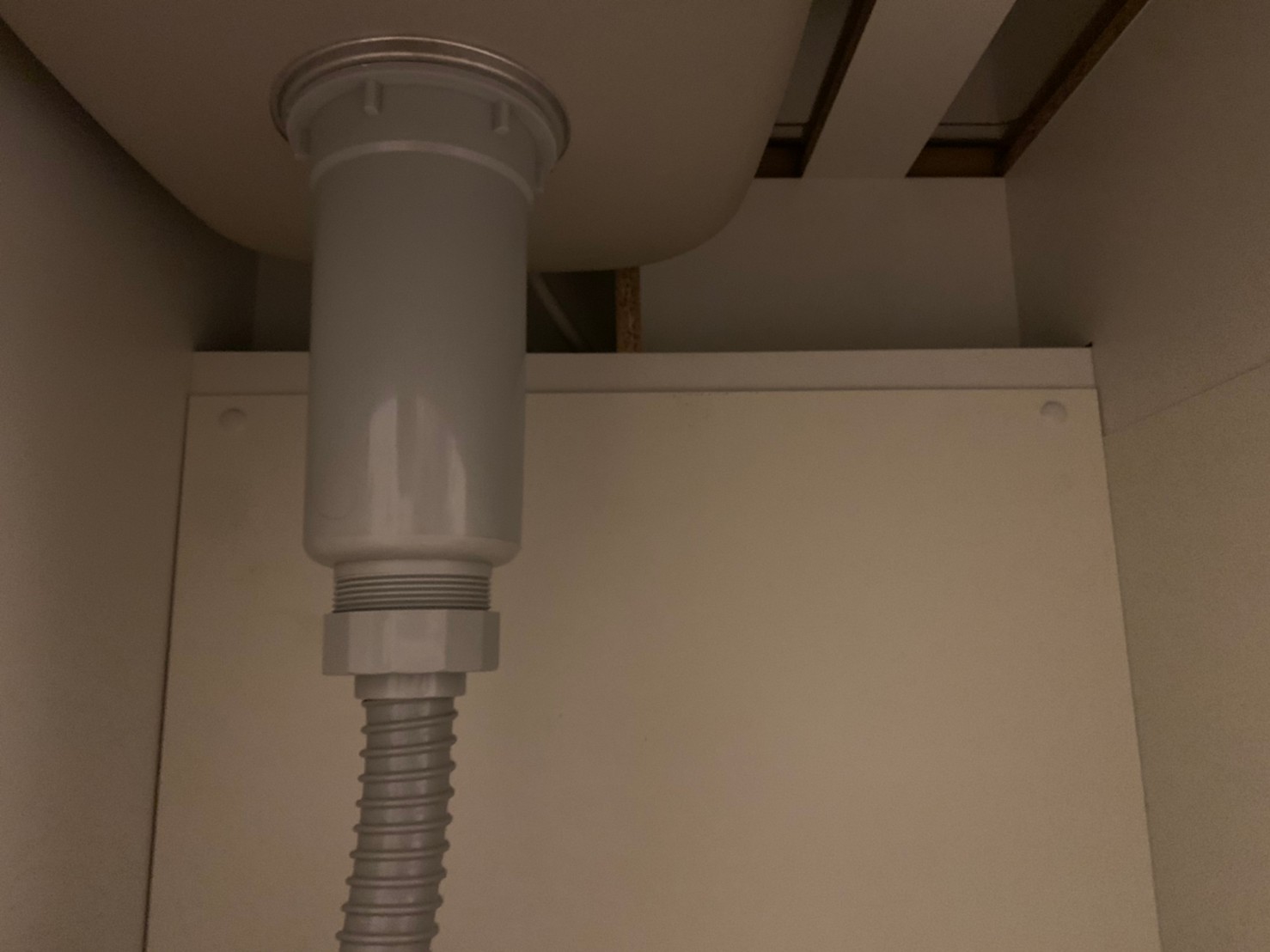 ゴキブリ駆除 座間市 侵入口塞ぎ 便利屋はっち